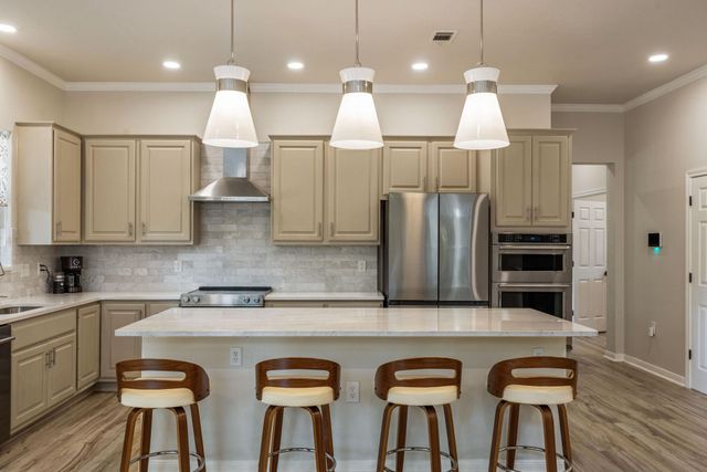 125 Crystal Springs DR, Georgetown, TX 78633