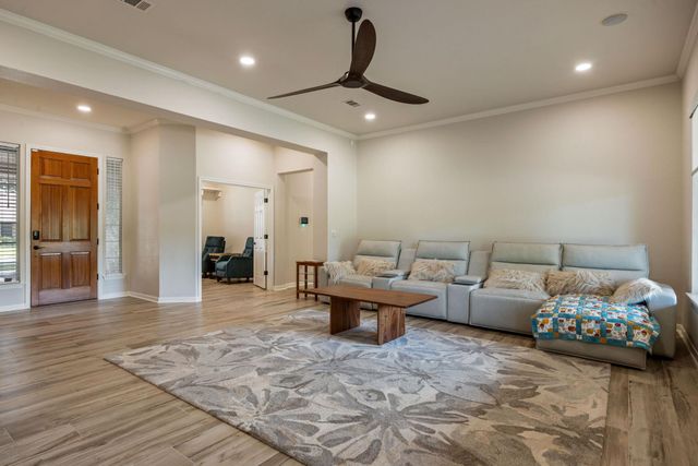 125 Crystal Springs DR, Georgetown, TX 78633