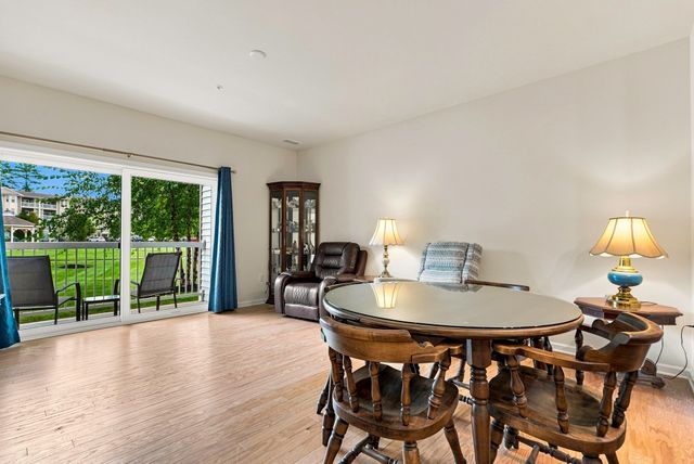 230 Martins Landing 111, North Reading, MA 01864