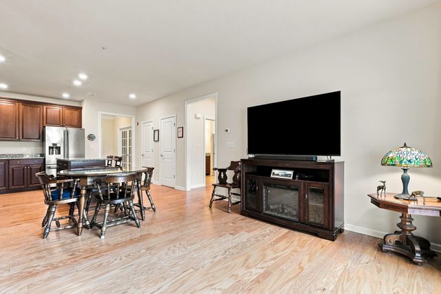 230 Martins Landing 111, North Reading, MA 01864