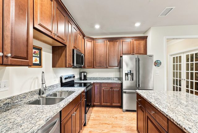 230 Martins Landing 111, North Reading, MA 01864