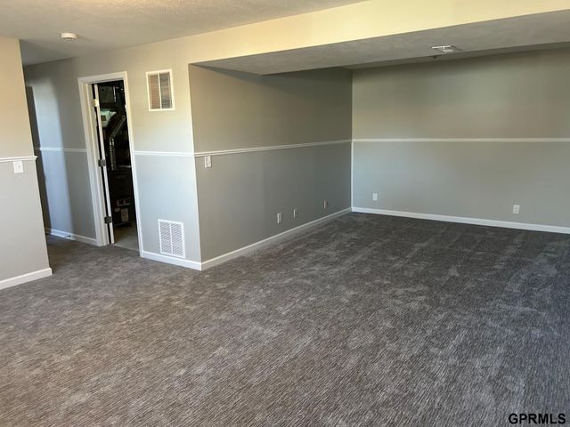 309 Laredo Road, Papillion, NE 68046