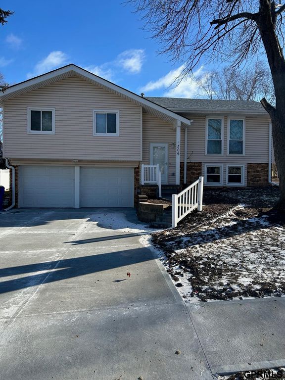 309 Laredo Road, Papillion, NE 68046