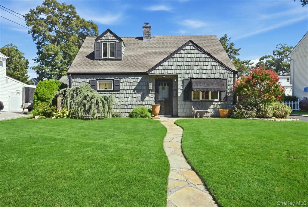 65 Riverside Avenue, Massapequa, NY 11758 — exterior