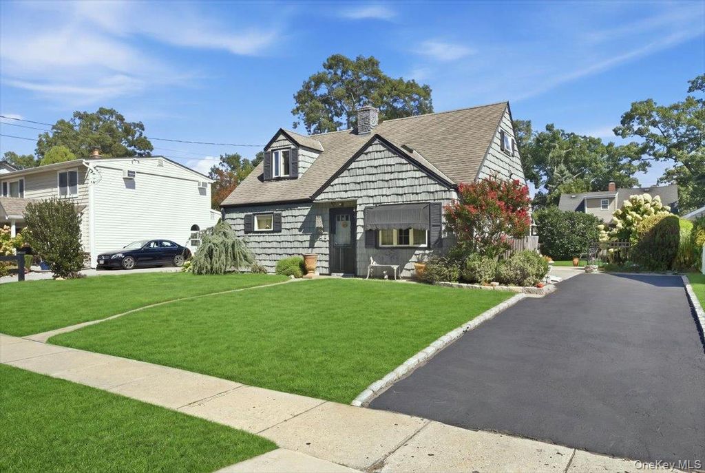65 Riverside Avenue, Massapequa, NY 11758 — photo 2
