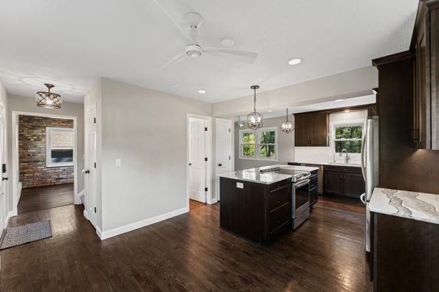 928 Griffin Avenue, Mahtomedi, MN 55115