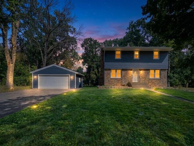 928 Griffin Avenue, Mahtomedi, MN 55115
