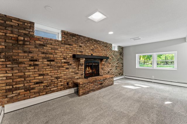 928 Griffin Avenue, Mahtomedi, MN 55115