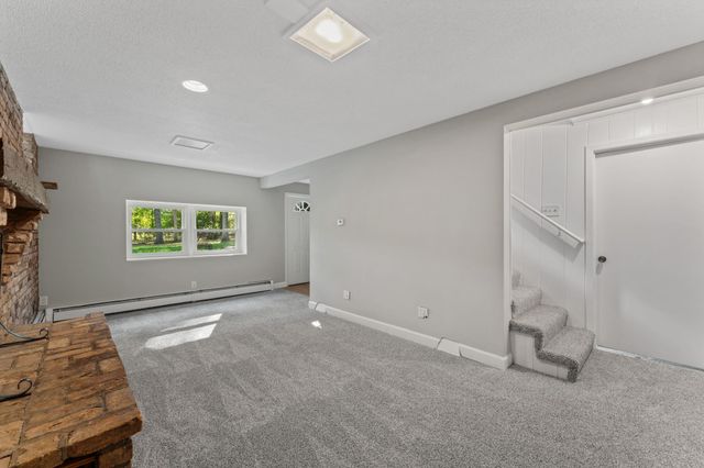 928 Griffin Avenue, Mahtomedi, MN 55115