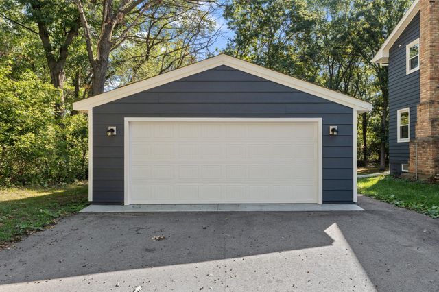 928 Griffin Avenue, Mahtomedi, MN 55115