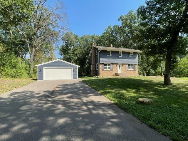 928 Griffin Avenue, Mahtomedi, MN 55115