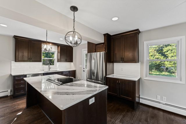 928 Griffin Avenue, Mahtomedi, MN 55115