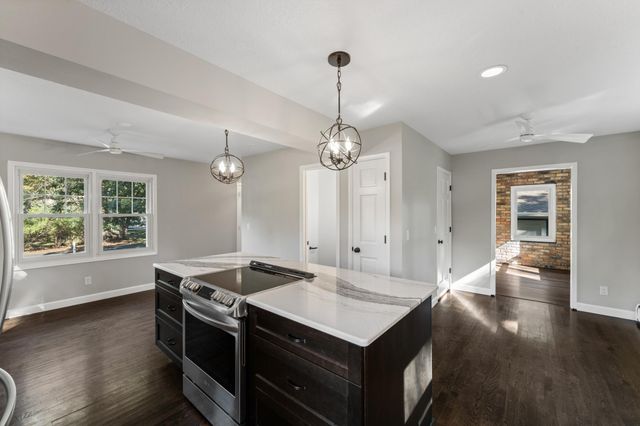 928 Griffin Avenue, Mahtomedi, MN 55115