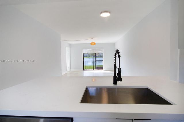 1000 NW 106th Terrace 101, Pembroke Pines, FL 33026