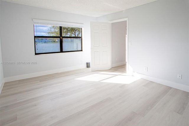 1000 NW 106th Terrace 101, Pembroke Pines, FL 33026