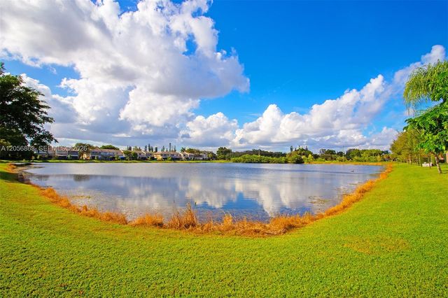 1000 NW 106th Terrace 101, Pembroke Pines, FL 33026