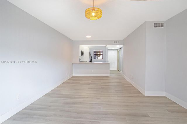 1000 NW 106th Terrace 101, Pembroke Pines, FL 33026