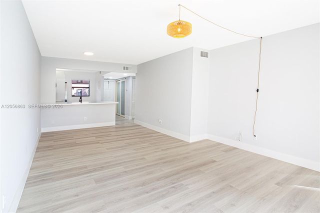 1000 NW 106th Terrace 101, Pembroke Pines, FL 33026