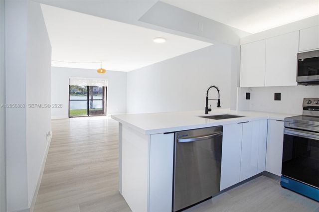 1000 NW 106th Terrace 101, Pembroke Pines, FL 33026