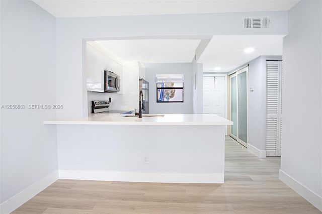 1000 NW 106th Terrace 101, Pembroke Pines, FL 33026