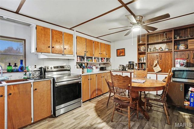 64 Mocking Bird Lane, Hawk Point, MO 63349