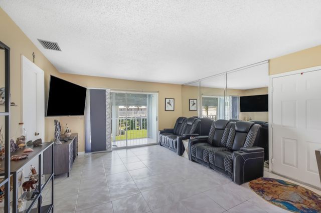 191 SE Village Dr Unit 191, Port St Lucie, FL 34952