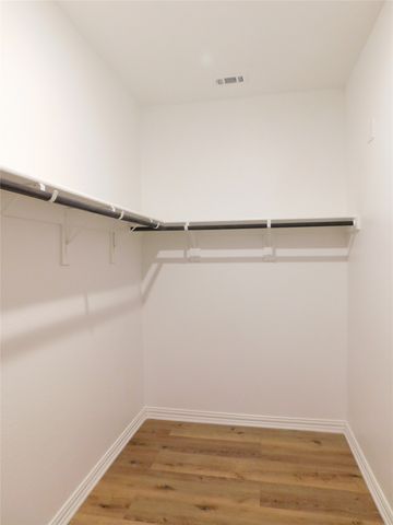 229 Briarwood Lane, Lake Dallas, TX 75065