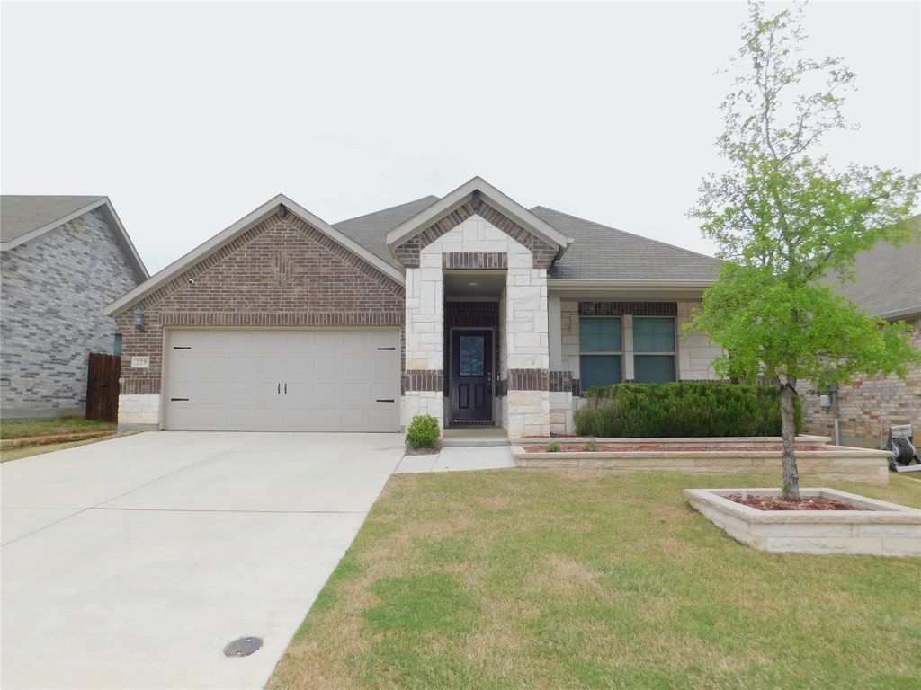 229 Briarwood Lane, Lake Dallas, TX 75065
