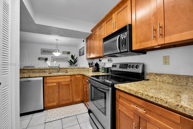 8670 SW 212th St 307, Cutler Bay, FL 33189