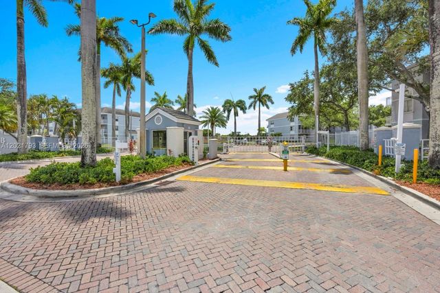8670 SW 212th St 307, Cutler Bay, FL 33189