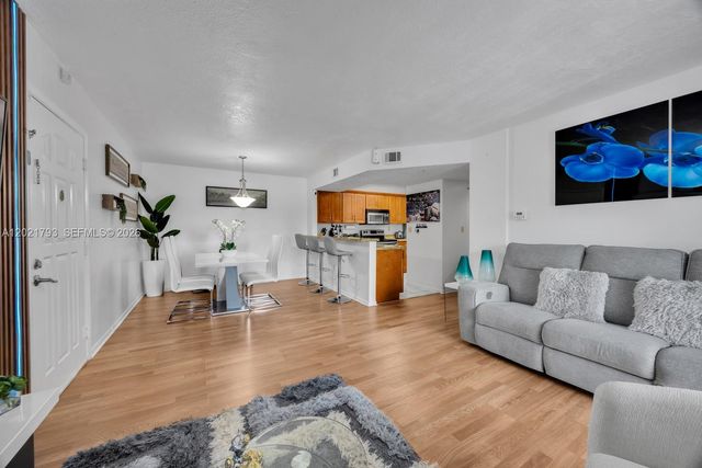 8670 SW 212th St 307, Cutler Bay, FL 33189