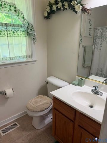 2072 Tuckers Landing Rd, North Chesterfield, VA 23236