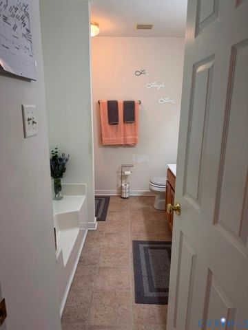2072 Tuckers Landing Rd, North Chesterfield, VA 23236