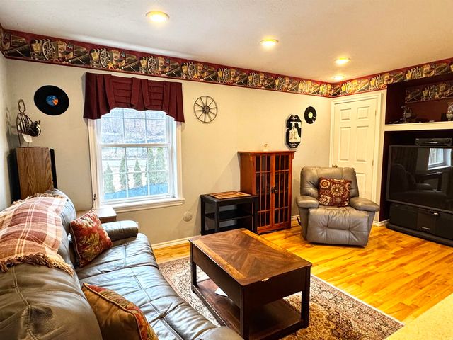29 Campbell Road, Newport City, VT 05855