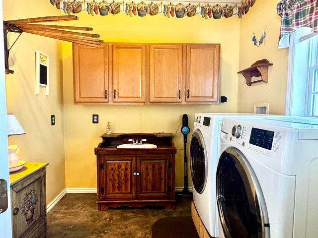 29 Campbell Road, Newport City, VT 05855