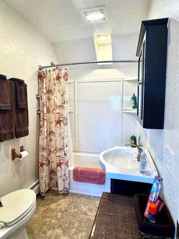29 Campbell Road, Newport City, VT 05855