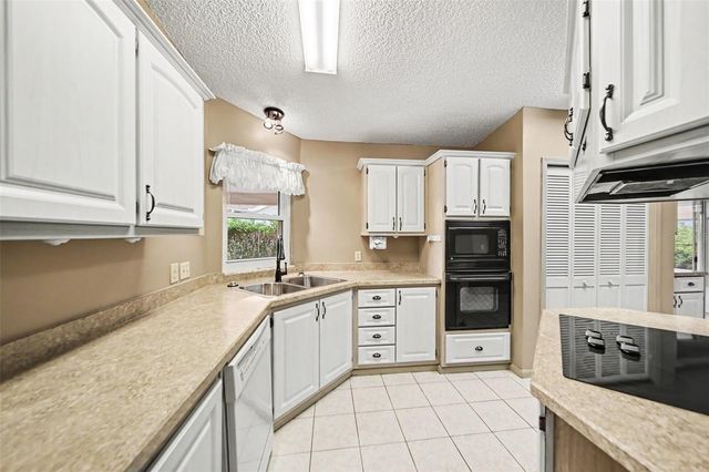 1204 MARIA COURT, Lady Lake, FL 32159