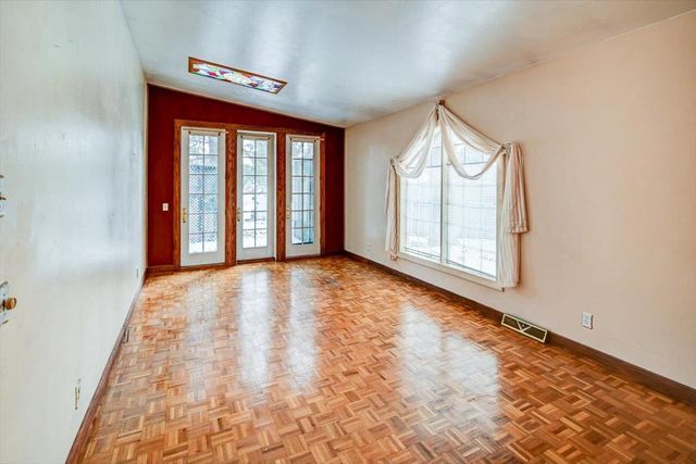 2102 Manor Green Drive, Madison, WI 53711