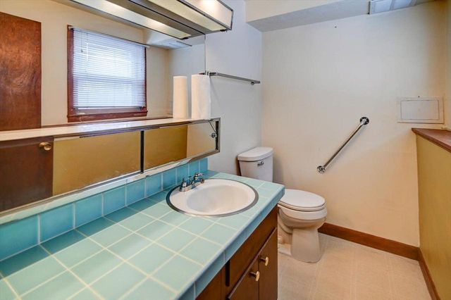 2102 Manor Green Drive, Madison, WI 53711