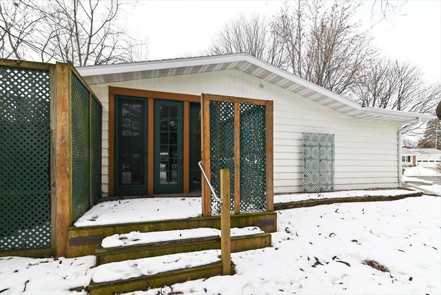 2102 Manor Green Drive, Madison, WI 53711