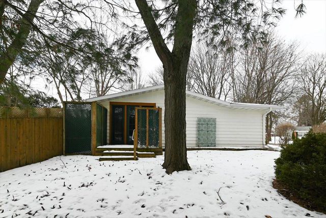 2102 Manor Green Drive, Madison, WI 53711