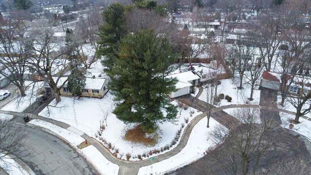 2102 Manor Green Drive, Madison, WI 53711