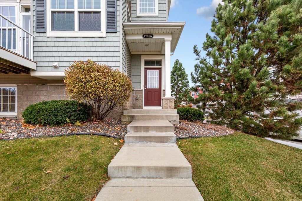 17225 72nd Avenue N 2001, Maple Grove, MN 55311
