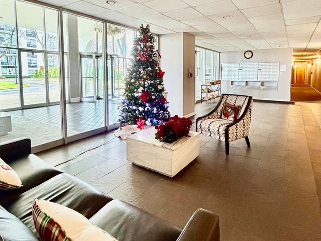 9009 Golf Road 2A, Des Plaines, IL 60016