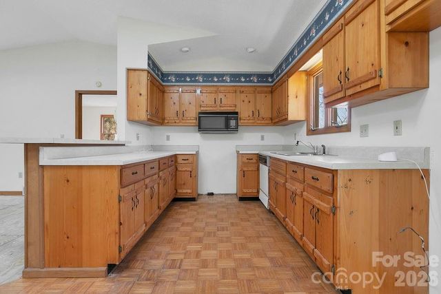 416 Kanasgowa Drive, Brevard, NC 28712