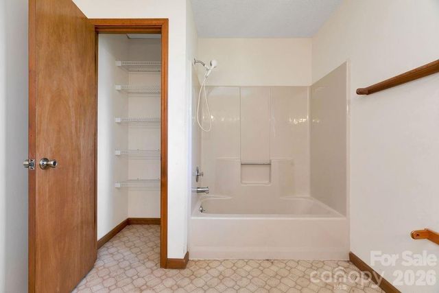 416 Kanasgowa Drive, Brevard, NC 28712