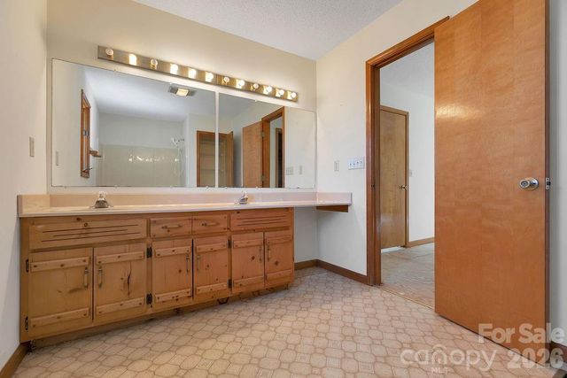 416 Kanasgowa Drive, Brevard, NC 28712