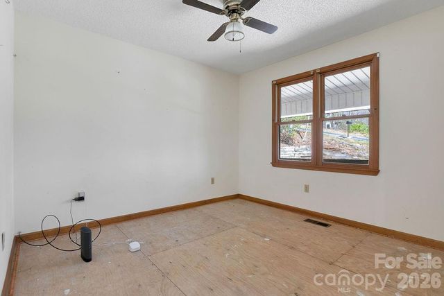 416 Kanasgowa Drive, Brevard, NC 28712