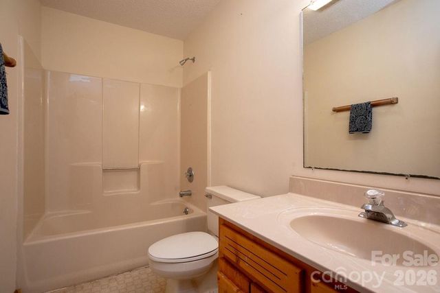 416 Kanasgowa Drive, Brevard, NC 28712