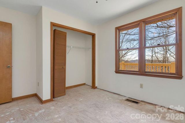 416 Kanasgowa Drive, Brevard, NC 28712